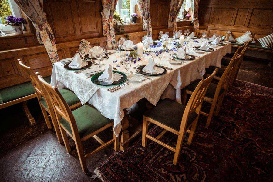 Münchnerstub‘n im Restaurant Limmerhof Blick in die Münchnerstub‘n im Restaurant Limmerhof